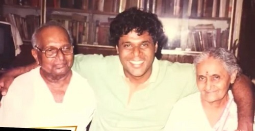 Ashish Vidyarthi with his parents