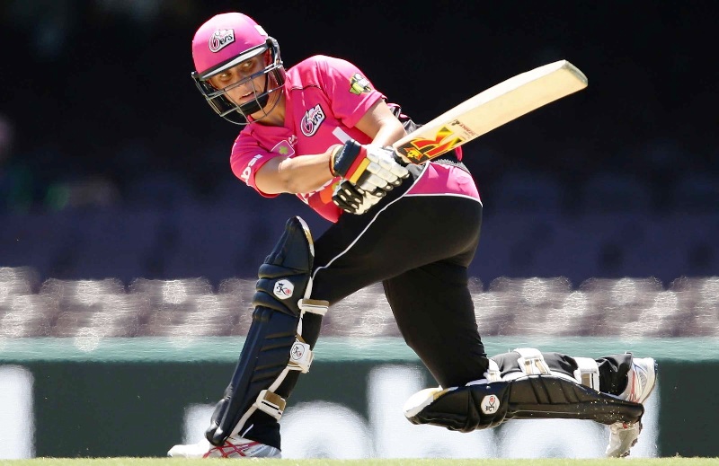 Ashleigh Gardner playing for Sydney Sixers