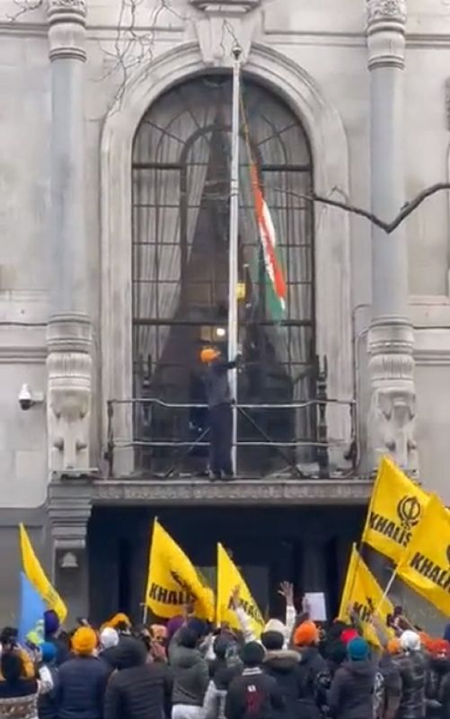 Avtar Singh Khanda vandalising the Indian High Commission in London along with a group of pro-Khalistan supporters while trying to take down the national flag of India from its top in 2023 