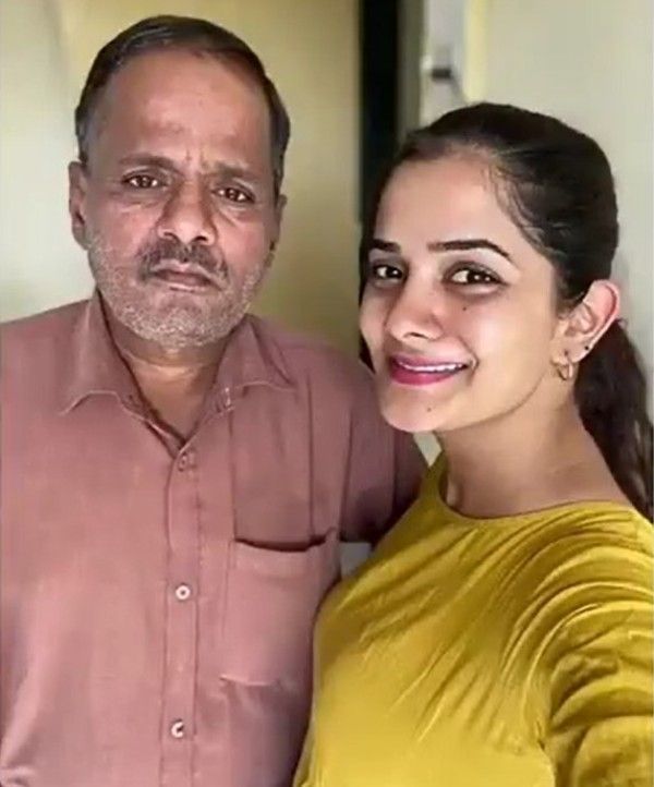 Bhagyashree Mote with her father