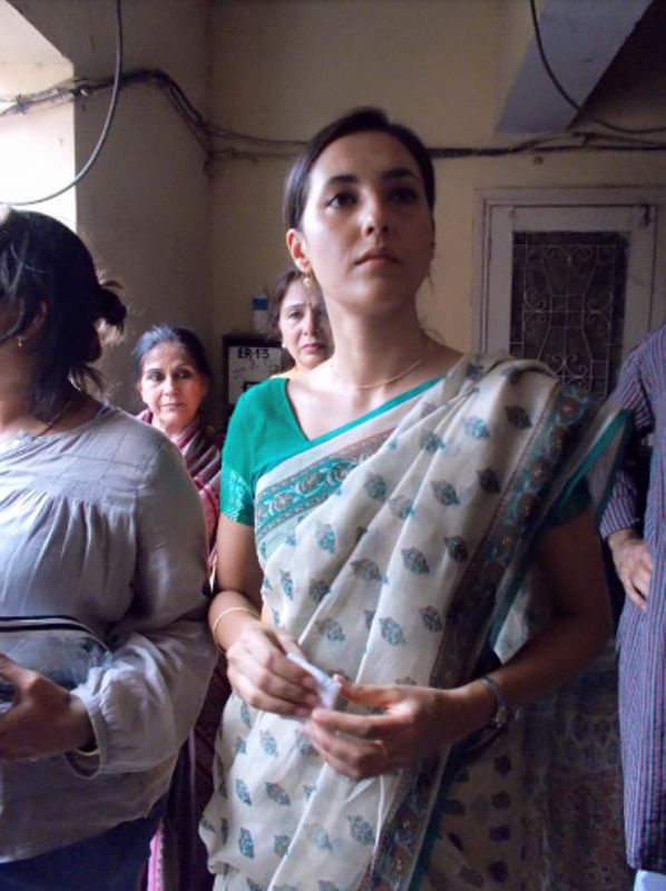 हिंदी फिल्म तलवार (2015) की एक तस्वीर में, डॉ.  सुनीता नथानी के रूप में चारु शंकर