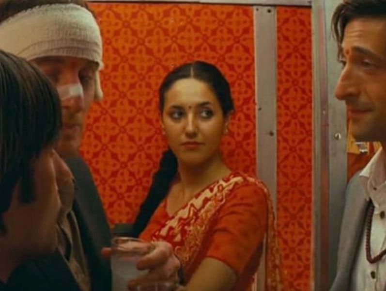 चारु शंकर अपनी पहली अमेरिकी ड्रामा फिल्म द दार्जिलिंग लिमिटेड (2007) के एक दृश्य में।