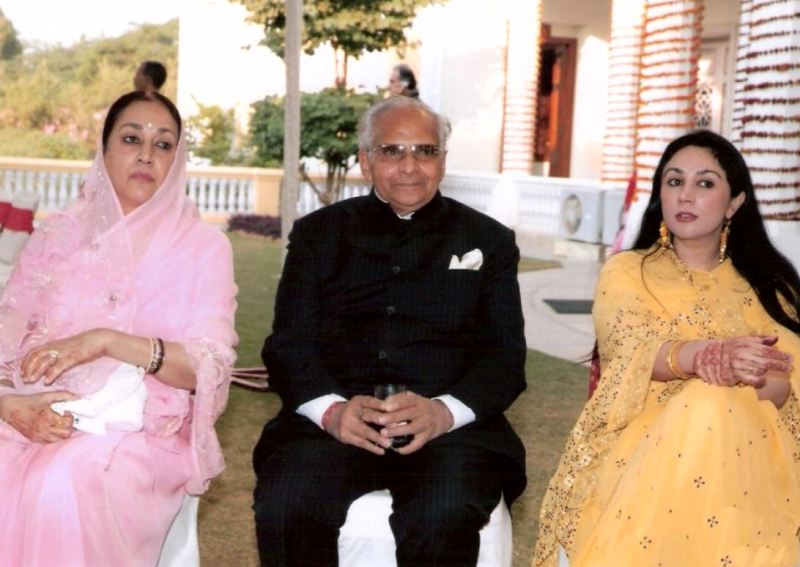 Diya Kumari with his parents, Bhawani Singh and Padmini Devi