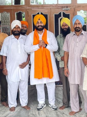 Harjot Singh Bains with his party members