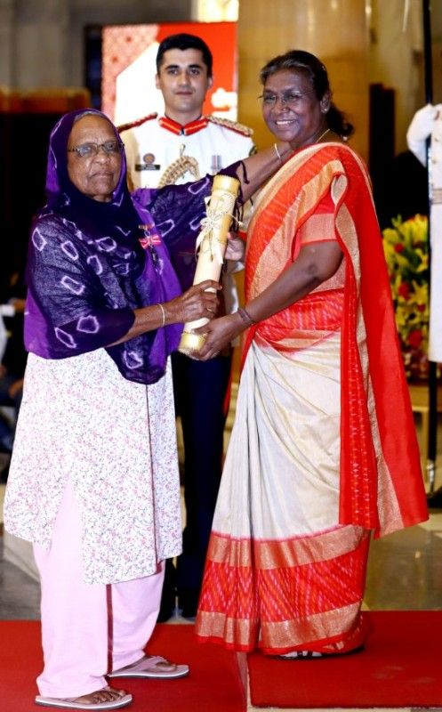 Hirabai Ibrahim Lobi was awarded Padma Shri in 2023 by Indian President Draupadi Murmu