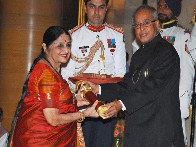 Kanak Rele while receiving Padma Bhushan from the President of India at the Rashtrapati Bhavan, New Delhi
