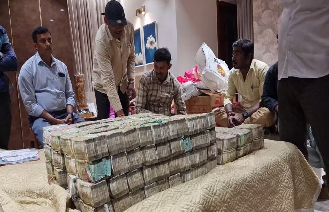 Karnataka Lokayukta recovered Rs. 6.10 crores unaccounted cash from Prashanth's residence during a raid