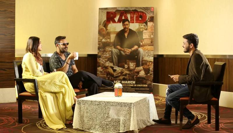 Pratish Mehta interviewing Ajay Devgn in 2018