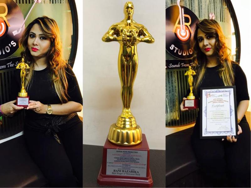 Rani Hazarika after receiving the Chhatrapati Shivaji Gaurav award in 2016 for the title 'best singer'