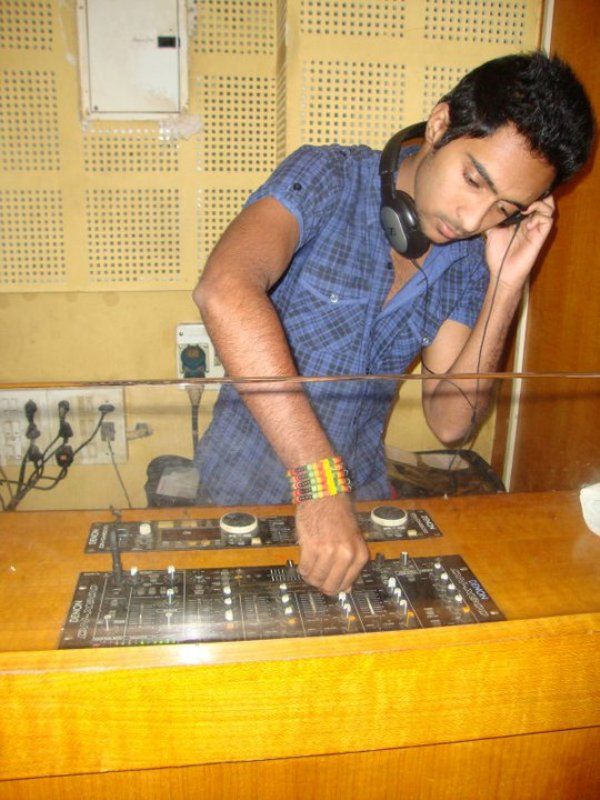 Rinosh George working as a DJ