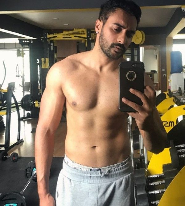 Rinosh George working out at a gym