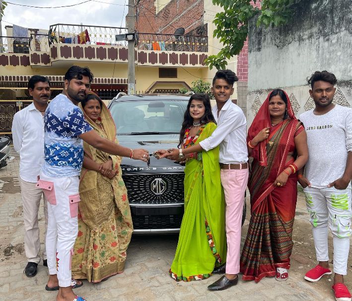 Samar-Singh-with-his-new-car