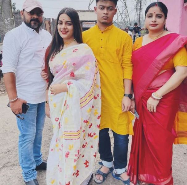 Sampurnaa Mandal with her parents and brother