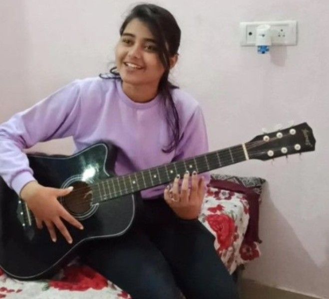 Saniya Mirza playing a Guitar