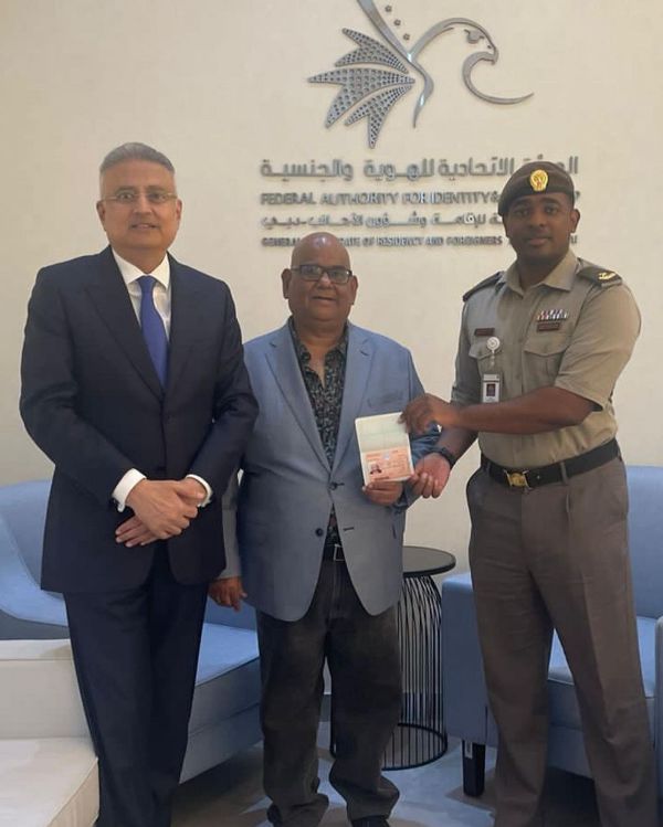 Satish Kaushik receiving his Golden visa UAE from the UAE authorities