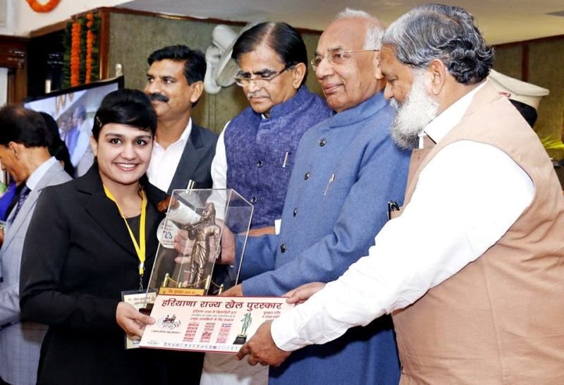 Saweety Boora posing after receiving the Bhim Award from the Government of Haryana for her achievements in the boxing sport