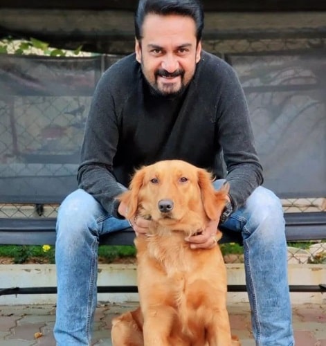 Shiju Abdul Rasheed with a dog
