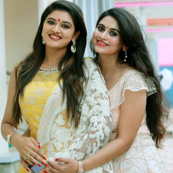 Sruthi Lakshmi with her sister