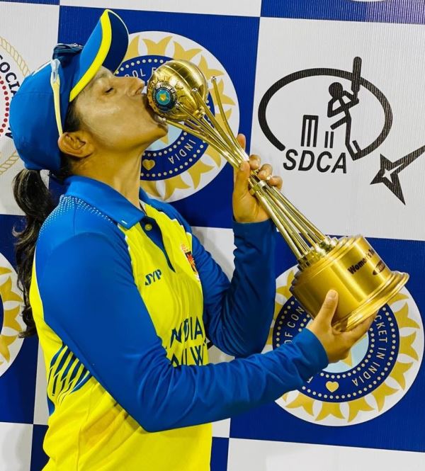 Tanuja Kanwar with the 2021-2022 Women’s Senior T20 Trophy