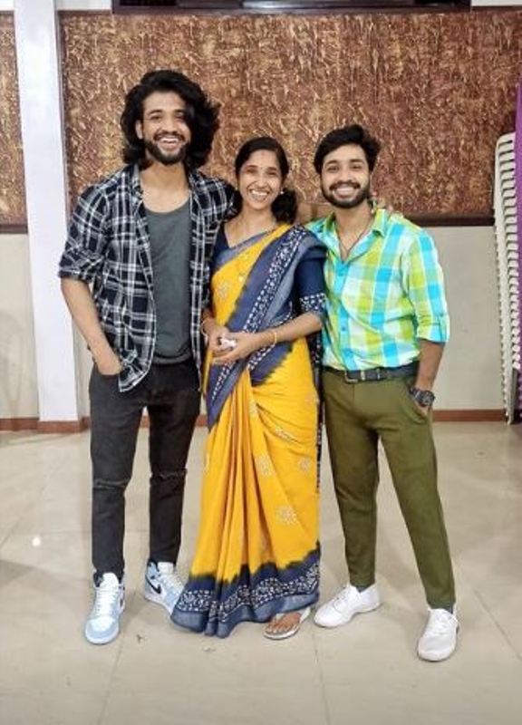 Vishnu Joshi with his mother and brother