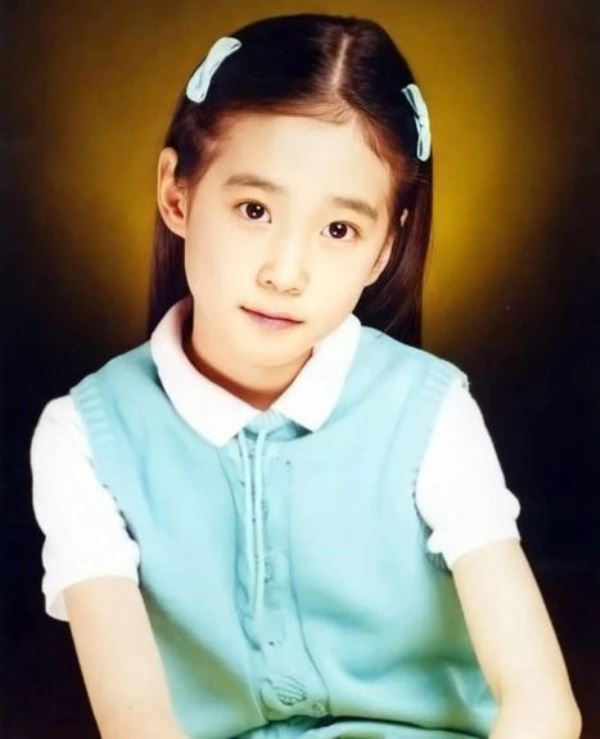 A childhood image of Park Eun-bin