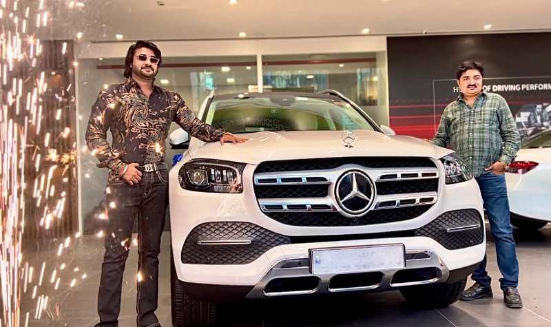 A photo of Pradeep with his Mercedes-Benz GLS