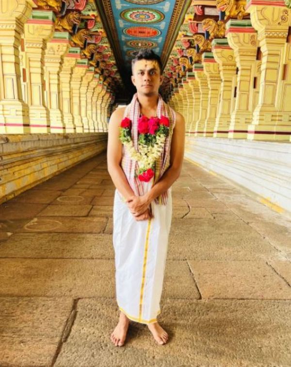 A picture of Prafull Billore from his Ramanathaswamy Temple visit in 2022