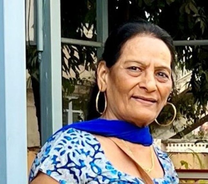 Aalim Hakim's mother, Zebunnisa