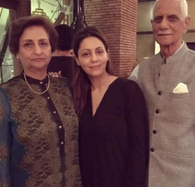 Alia Chhiba's grandparents with aunt Gauri Khan