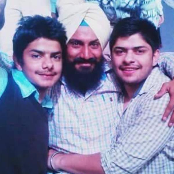 Anmol Bishnoi (left) with his brother, Lawrence Bishnoi (right)
