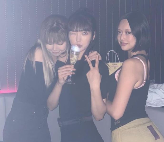 Jung Chae-yul drinking alcohol in public