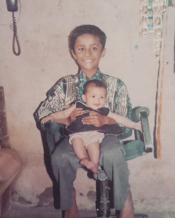 Prafull Billore's childhood picture with his younger brother, Vivek Billore