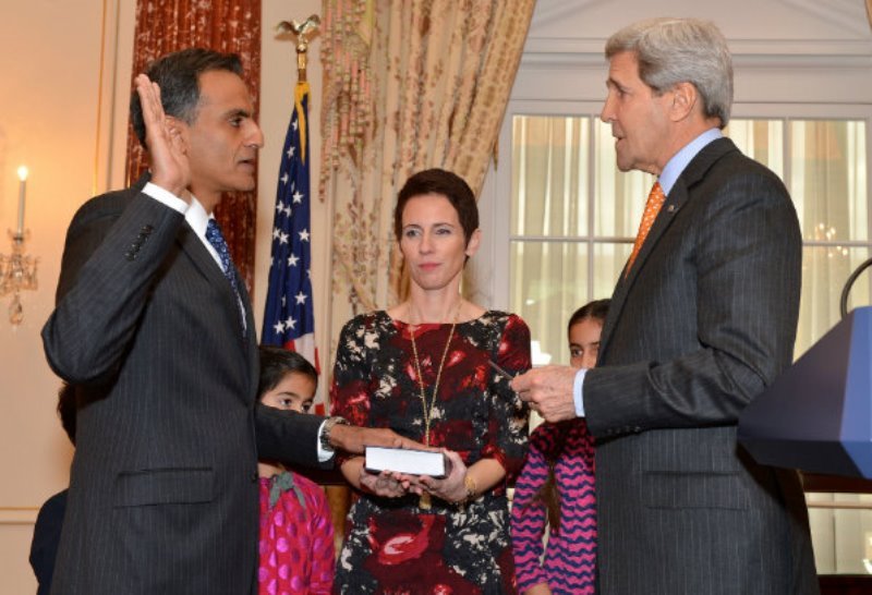 Richard R. Verma taking the oath of office as the new U.S. ambassador to India in 2015