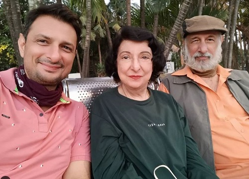 Rushad Rana with his paents