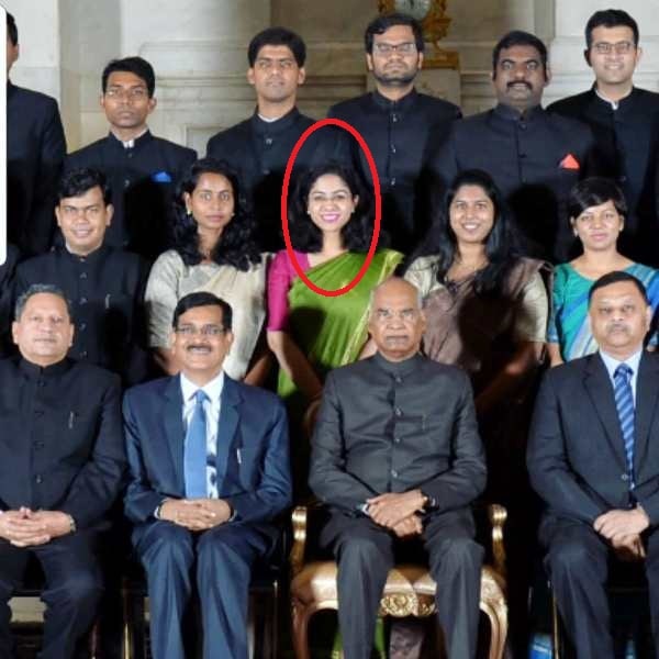 Saumya Pandey in a group photograph with fellow IAS officers and President Ram Nath Kovind