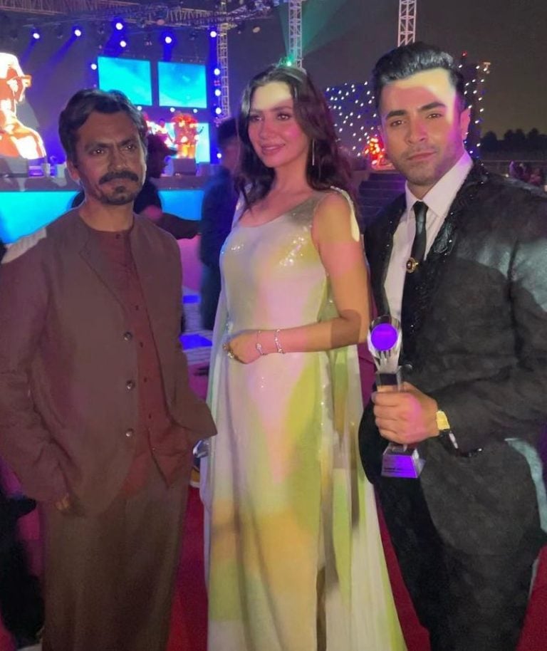 Sheheryar Munawar with Mahira Khan and Nawazuddin Siddiqui at the Filmfare Middle East Awards 2021