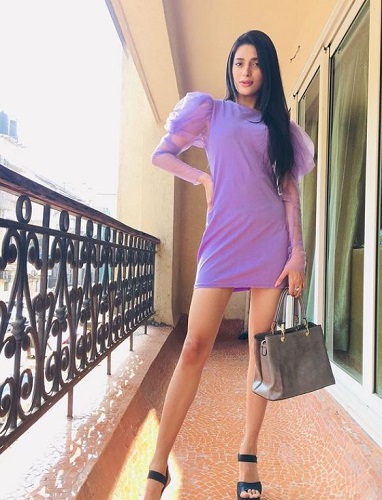 Shreya Poonja Height, Age, Boyfriend, Family, Biography & More