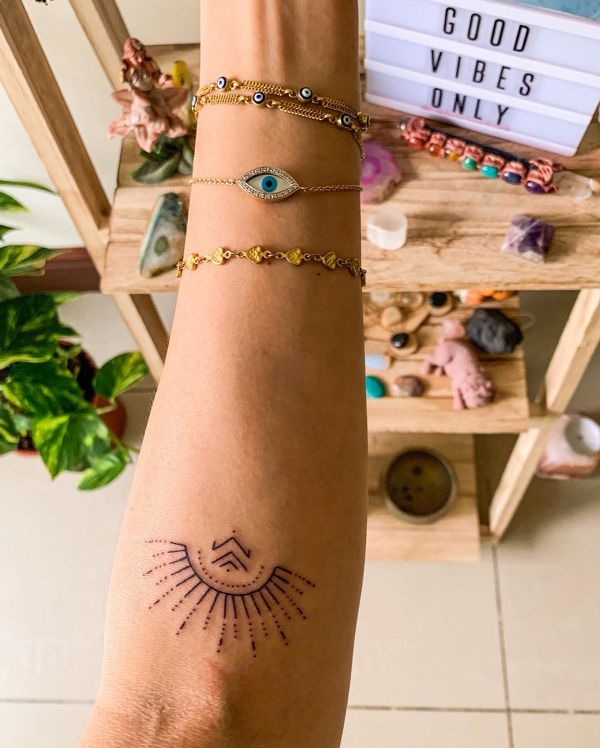 Soniya Mehra's sunburst light rays tattoo