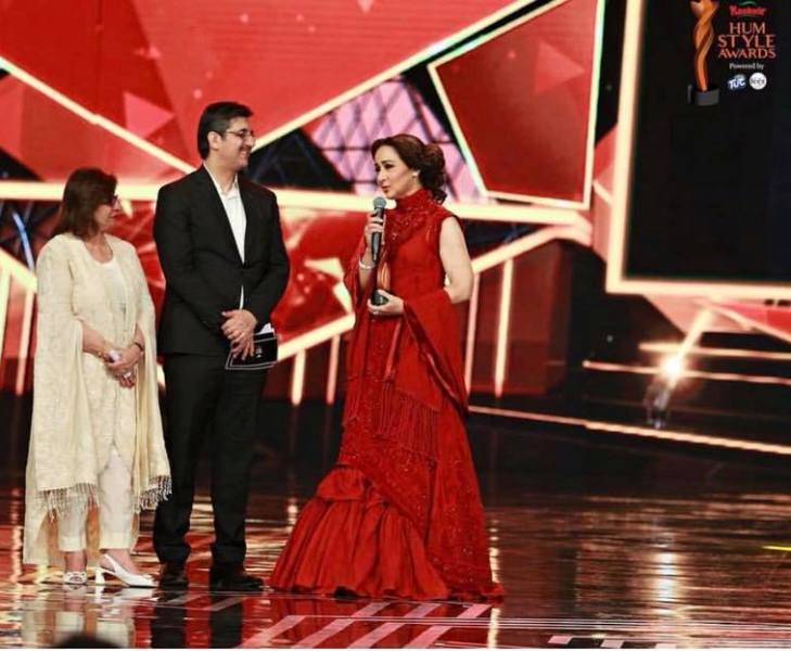 Zeba Bakhtiar after winning the Excellence Award for Timeless Beauty at the HUM Style Awards 2018