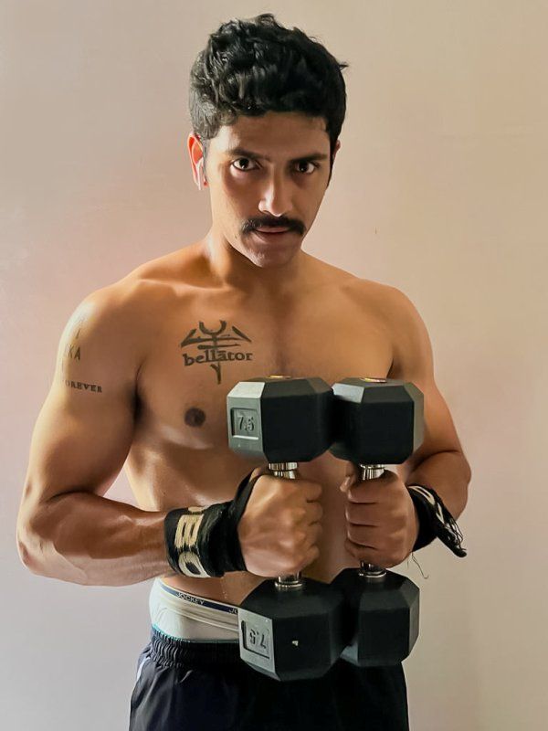 A photo of Arjun Chakrabarty exercising at the gym