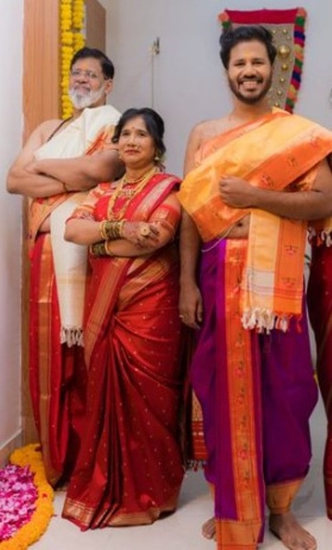 A photo of Pradeep Kurulkar with his wife and son
