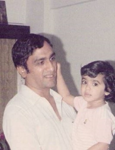 Adah Sharma's childhood picture with her father