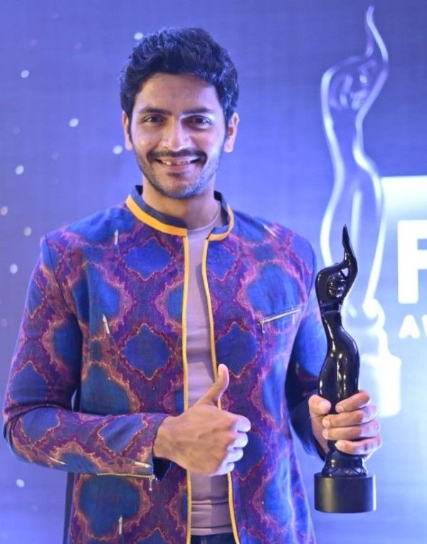 Arjun Chakrabarty with his Critics' Best Actor in a Leading Role (Male) award which he won for his film Avijatrik