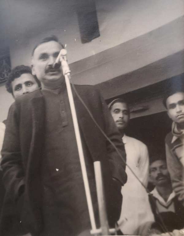 Hari Shankar Tiwari speaking at a public rally