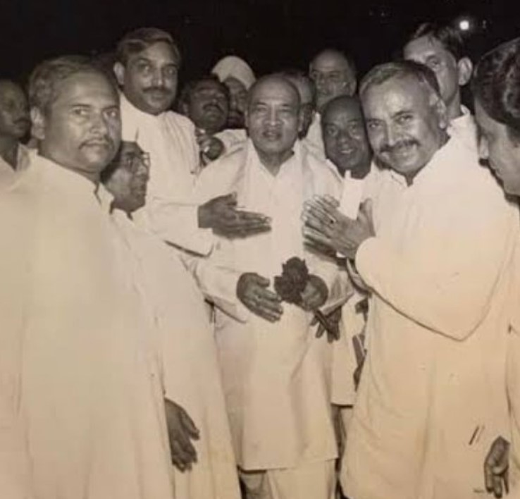 Hari Shankar Tiwari with P. V. Narasimha Rao