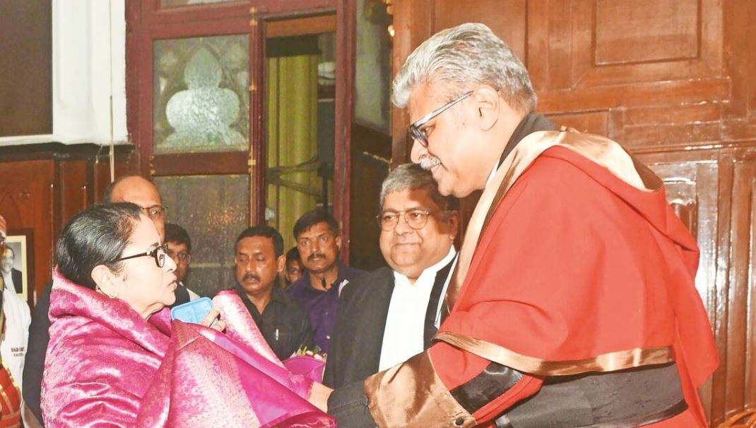 Justice T. S. Sivagnanam with West bengal Chief Minister Mamata Banerjee at his swearing-in ceremony as the Chief Justice of Calcutta High Court