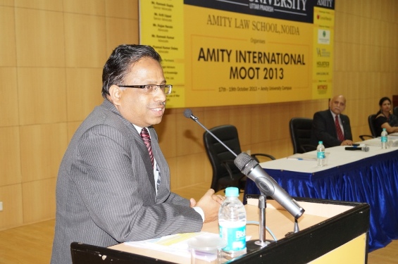 K. V. Viswanathan addressing the gathering at Amity International Moot 2013