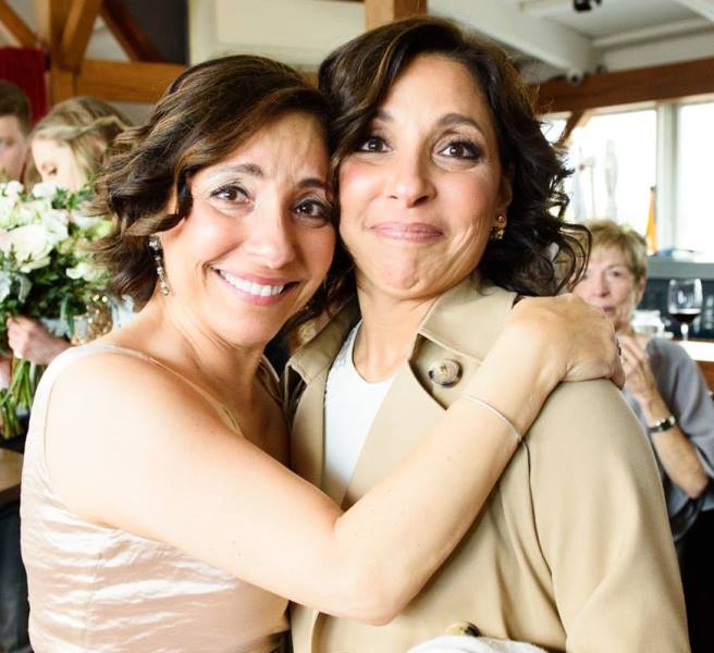 Linda Yaccarino with her twin sister, Lori Yaccarino Armstrong