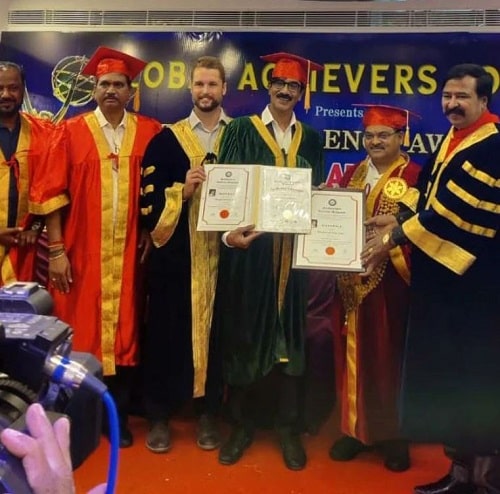 Manobala receiving his honorary doctorate degree