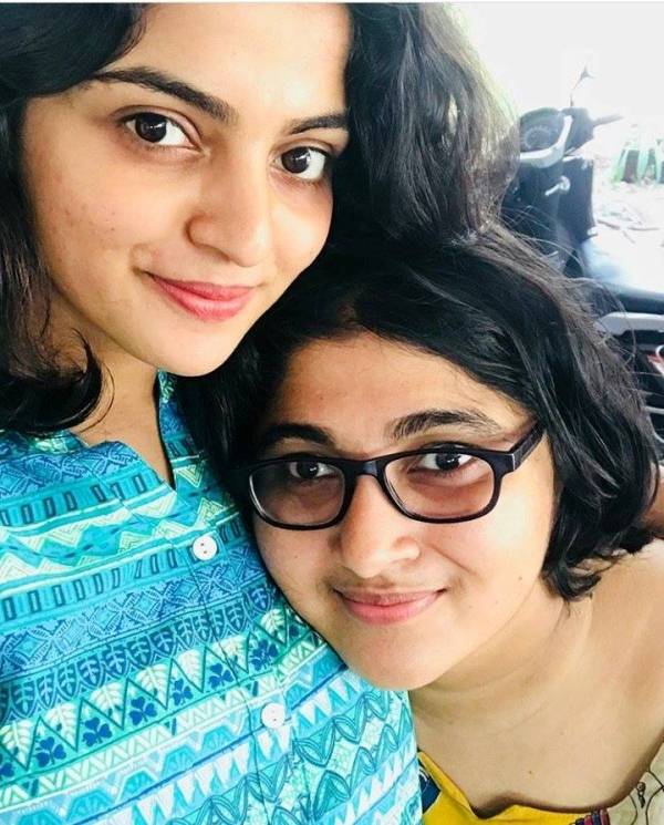 Nikhila Vimal with her sister